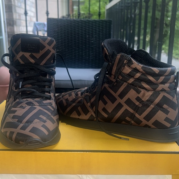 Wrong size , worn once Size 39 - Picture 1 of 8